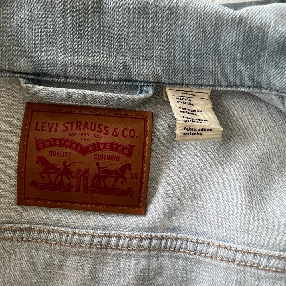 {Levi’s} Trucker Jean Jacket - Picture 7 of 7